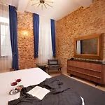 فندق Nine 3*